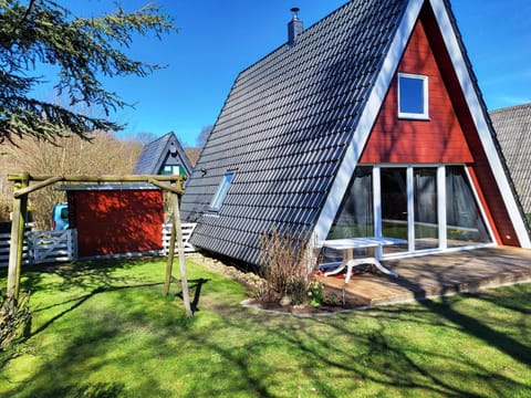 Cozy holiday home with wood-burning stove on the Baltic Sea in Damp Haus in Damp