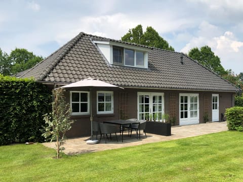 Property building, Spring, Day, BBQ facilities, Garden, View (from property/room), Balcony/Terrace, Garden view