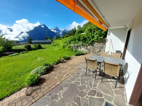 Ferienwohnung Tschengla mit eigener Sonnenterrasse - Wiese - Wlan - Netflix Apartamento in Bürserberg