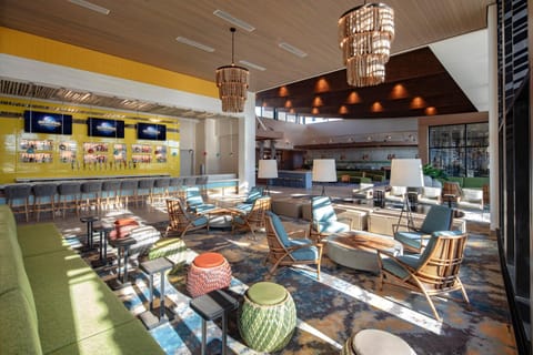 Universal’s Endless Summer Resort – Dockside Inn and Suites Resort in Orlando