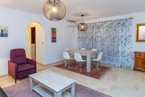 2BR Urban Getaway - good Wifi, swimming pool Apartment in Fuengirola