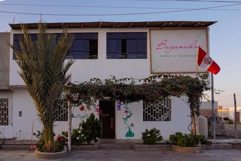 BUGANVILIA Auberge in Paracas