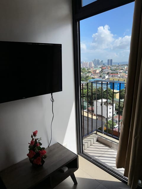A Home with a view, 1 Bdrm with balcony and Netflix Access Condo in Pasig