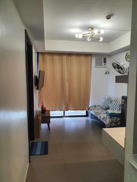 A Home with a view, 1 Bdrm with balcony and Netflix Access Condominio in Pasig