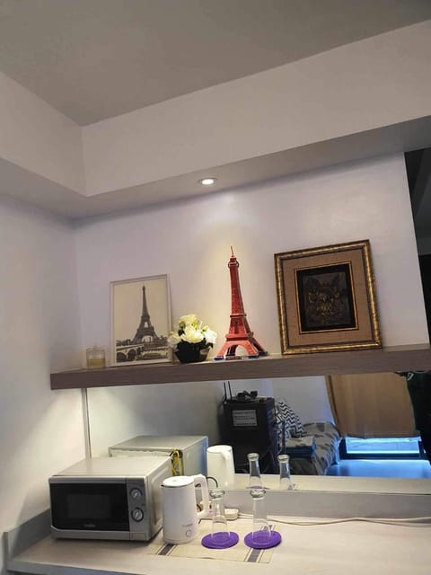 A Home with a view, 1 Bdrm with balcony and Netflix Access Condominio in Pasig