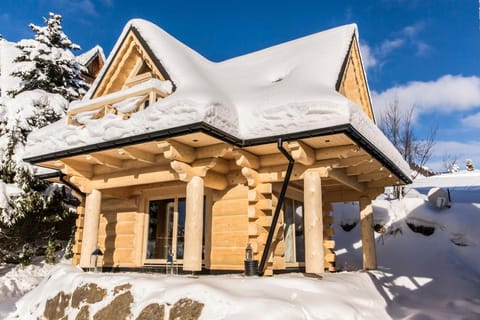 Property building, Facade/entrance, Day, Winter, View (from property/room), Floor plan