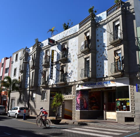 Restaurant/places to eat, Facade/entrance