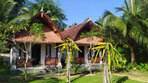 Santhi Guna Bungalow Campground/ 
RV Resort in Nusapenida