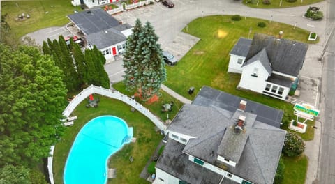 Claddagh Motel & Suites Motel in Rockland