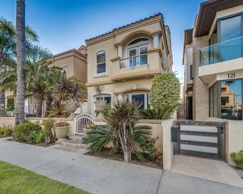 249 - 3 Story Dream Home House in Huntington Beach
