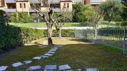 S044 - Sirolo, delizioso trilocale con giardino Apartamento in Sirolo