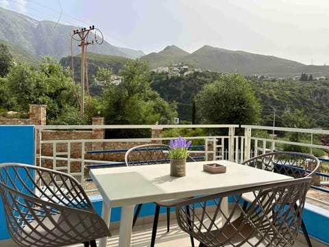 Balcony/Terrace, City view, Mountain view