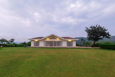 StayVista's Shivom Villa 12 - A Serene Escape with Views of the Valley and Lake Villa in Maharashtra