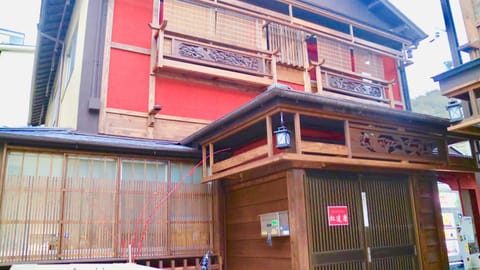 Benidaruma - Usagi Apartment in Kyoto