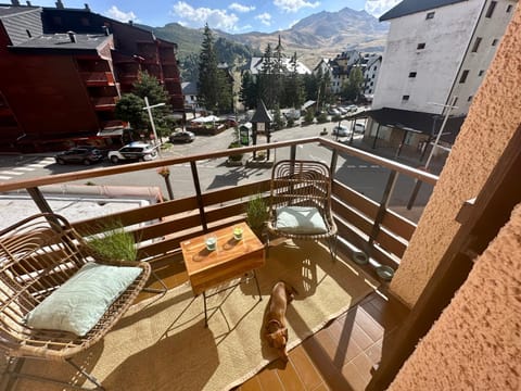 APARTAMENTO súper céntrico, con vistas a pistas y Wifi Apartment in Formigal