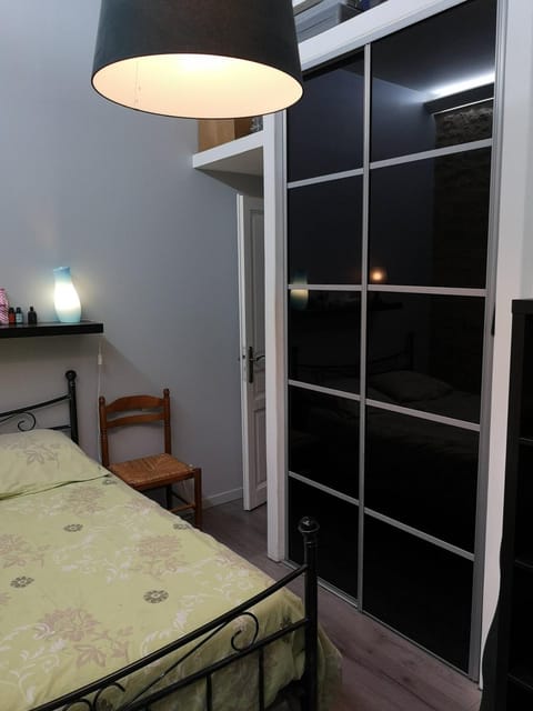 Bed, Photo of the whole room, Bedroom, hair dresser, wardrobe