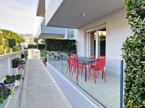 Property building, Balcony/Terrace