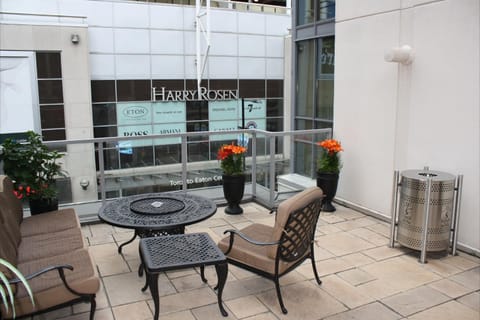 Yonge Suites Furnished Apartments Hotel in Toronto