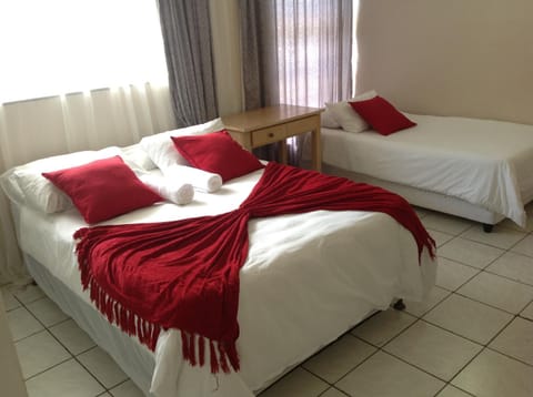 Fomo Lodge Bed and Breakfast in Cape Town