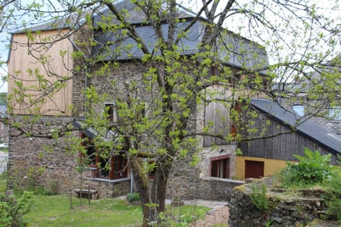 Facade/entrance, Bird's eye view