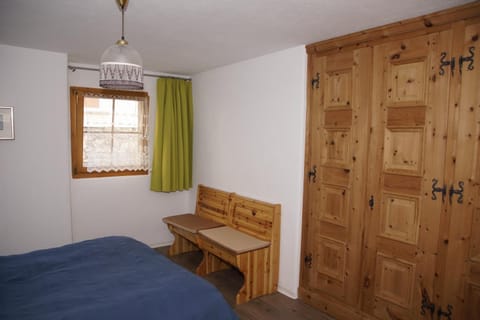 Bed, Day, Bedroom, On site