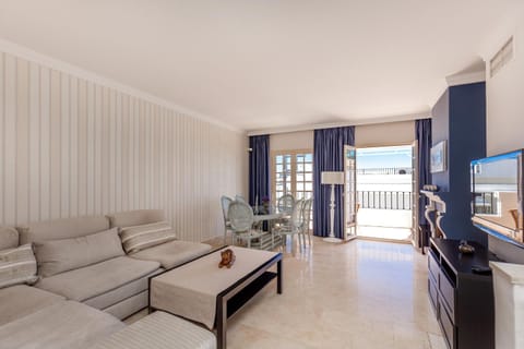 Aloha Pueblo with sea views Apartamento in Marbella