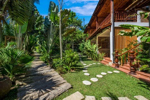 Property building, Facade/entrance, Garden