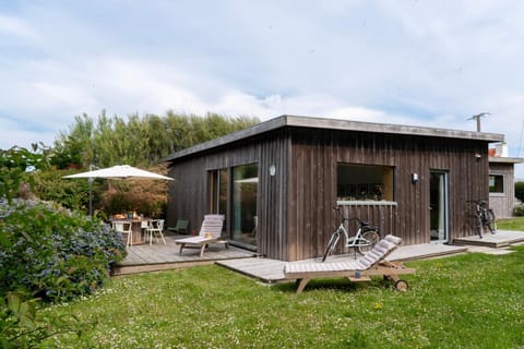 Property building, Patio, Garden