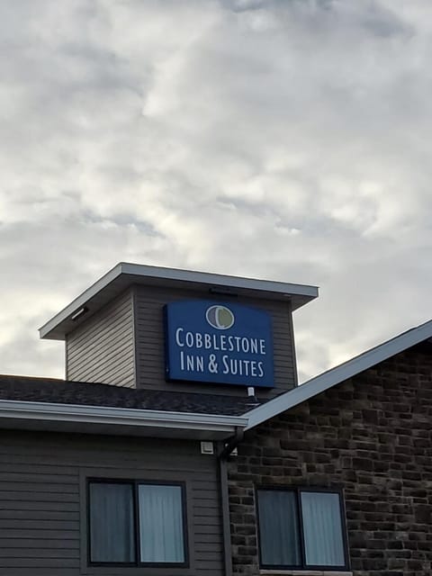 Cobblestone Inn & Suites – Manchester Hotel in Iowa