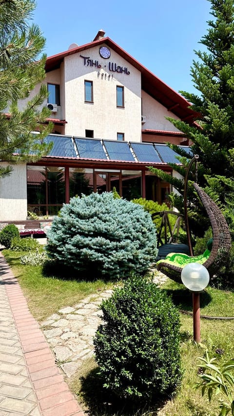 Property building, Day, Garden, Garden view