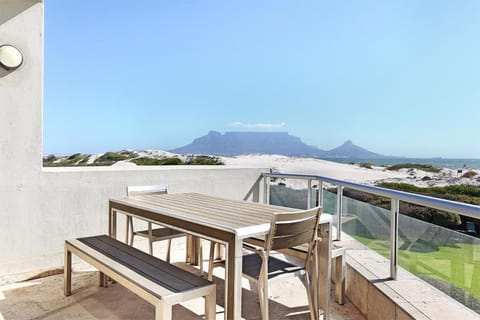 Dolphin Beach E5 by HostAgents Apartamento in Cape Town