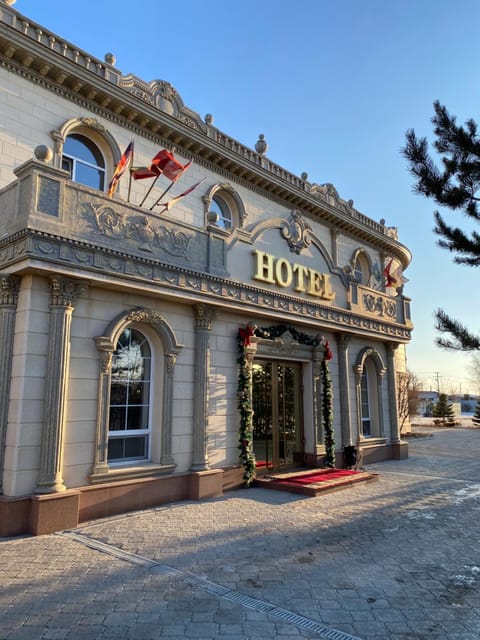 Property building, Facade/entrance, Day