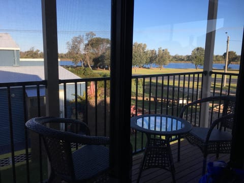 Villa by the Lake Apartment in Lakes Entrance