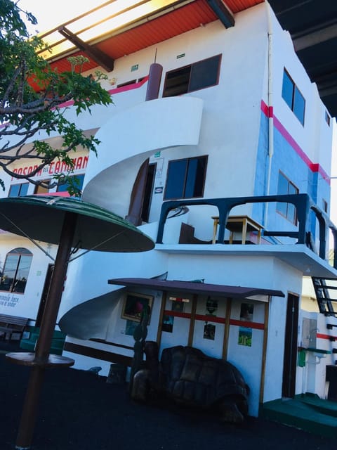 Posada del Caminante Hostel in Isabela Island