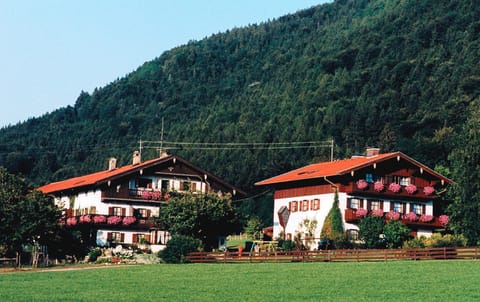Gästehaus Koyerbauer Boardinghouse Estancia en una granja in Aschau im Chiemgau