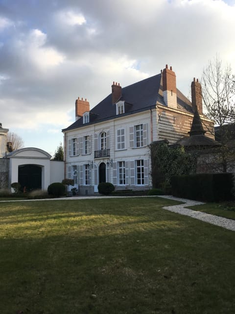 Entre Cour et Jardin Übernachtung mit Frühstück in Arras