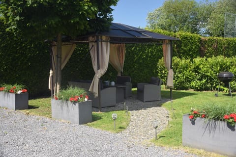 Patio, BBQ facilities, Garden
