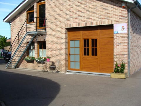 Facade/entrance, View (from property/room)