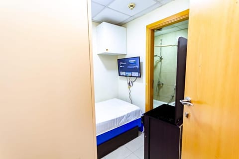 Budget Rooms With Private Bathroom for 'girls' only in Dubai, Marina Apartment in Dubai