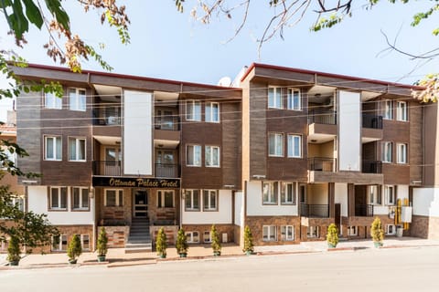 Property building, Facade/entrance, Day, Neighbourhood, Other, Street view