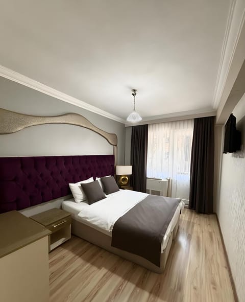 Bed, TV and multimedia, Balcony/Terrace, Photo of the whole room, Bedroom