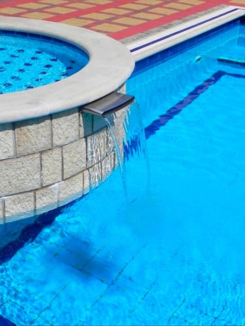 Day, Swimming pool