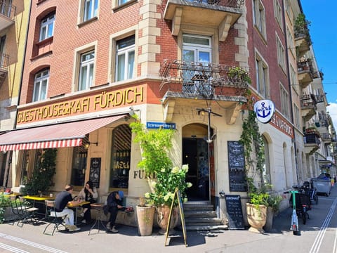 Facade/entrance, Balcony/Terrace