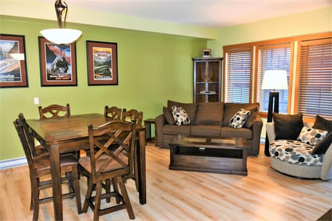 Renovated Condo, 2BR, 2BA, Heated Pool, 3 Hot Tubs, Pets Welcome! Condo in Canmore