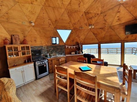 Kitchen or kitchenette, Dining area, Sea view