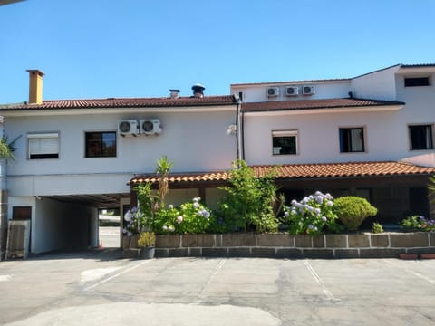 Residencial Montanhês Alojamiento y desayuno in Vila Real
