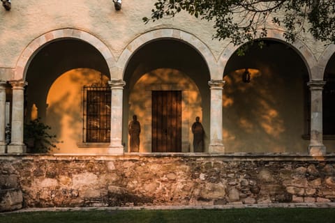 Facade/entrance, Balcony/Terrace