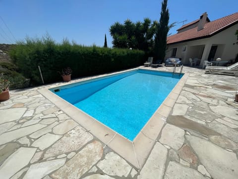 Property building, Garden, Swimming pool