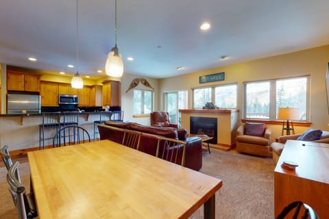 Beautiful East Vail 3 Bedroom Condo w/Hot Tub On shuttle Route. Condo in Vail