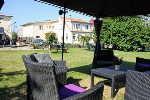 Communal lounge/ TV room, Garden, Balcony/Terrace